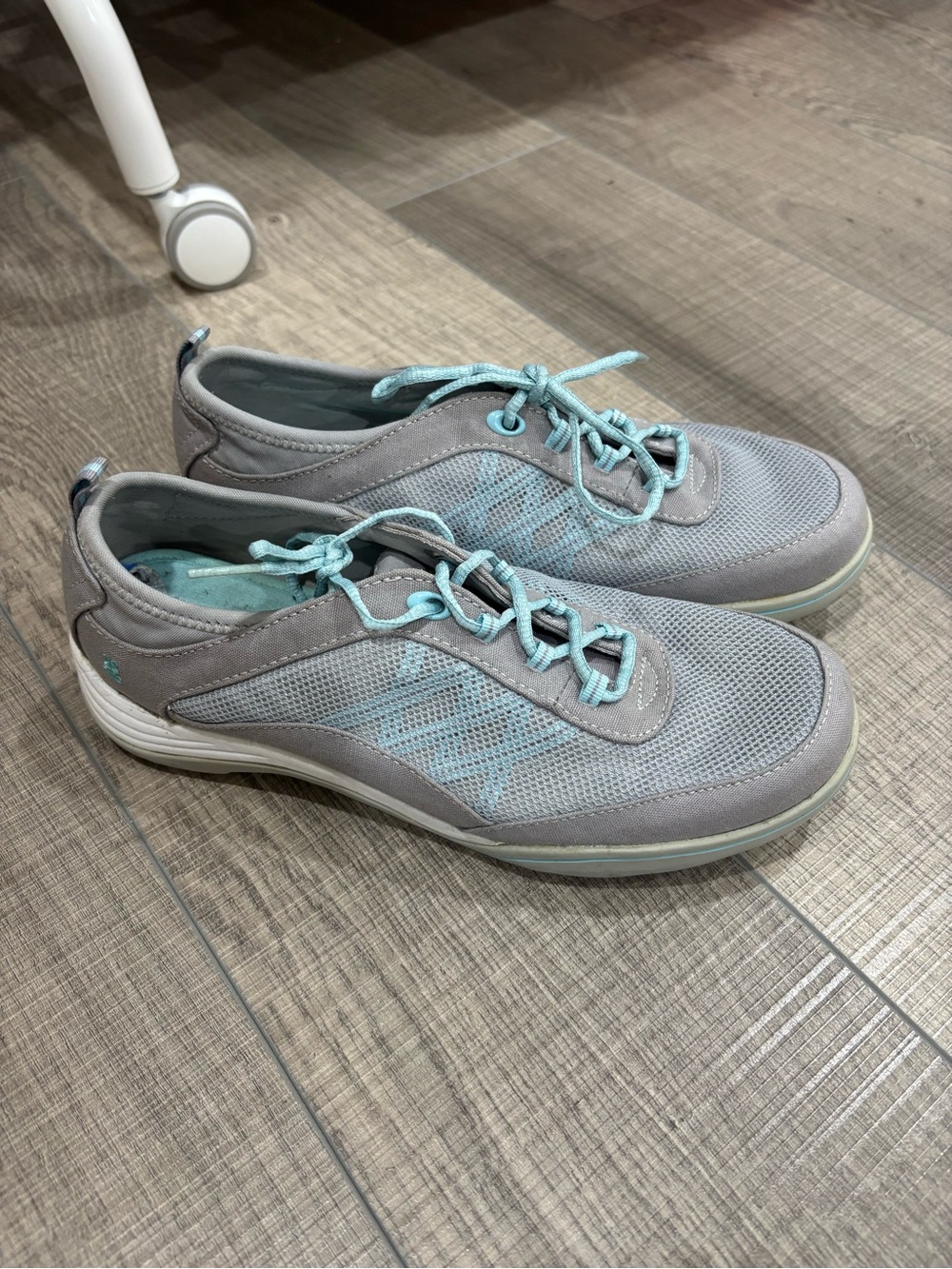 Grasshoppers Gray and Aqua Mesh Athletic Sneakers